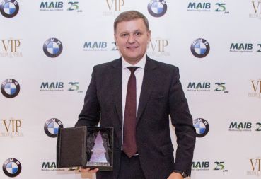 

                                                                                     https://maib.md/storage/media/2016/12/21/serghei-cebotari-a-fost-premiat-la-gala-premiilor-vip-2016-editia-a-xv-a/big-serghei-cebotari-a-fost-premiat-la-gala-premiilor-vip-2016-editia-a-xv-a.png
                                            
                                    