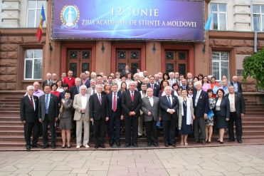 

                                                                                     https://maib.md/storage/media/2016/6/16/serghei-cebotari-a-fost-decorat-pentru-construirea-puntilor-de-parteneriat-intre-mediul-de-afaceri-si-comunitatea-stiintifica/big-serghei-cebotari-a-fost-decorat-pentru-construirea-puntilor-de-parteneriat-intre-mediul-de-afaceri-si-comunitatea-stiintifica.png
                                            
                                    