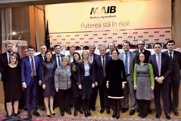 

                                                                                     https://maib.md/storage/media/2019/2/22/actionarii-moldova-agroindbank-au-ales-noii-membri-ai-consiliului-bancii-1/big-actionarii-moldova-agroindbank-au-ales-noii-membri-ai-consiliului-bancii-1.png
                                            
                                    
