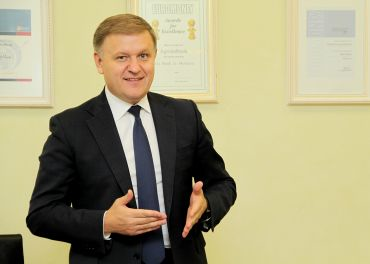 

                                                                                     https://maib.md/storage/media/2019/2/22/vanzarea-pachetului-de-41-09-actiuni-emise-de-bc-moldova-agroindbank-sa-1/big-vanzarea-pachetului-de-41-09-actiuni-emise-de-bc-moldova-agroindbank-sa-1.png
                                            
                                    