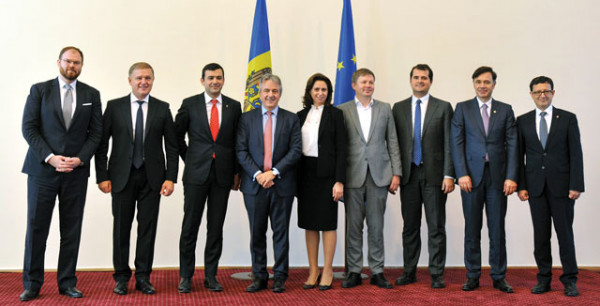 

                                                                                     https://maib.md/storage/media/2021/12/29//big-image_1640787845_RoJkKxY9Do.jpg
                                            
                                    